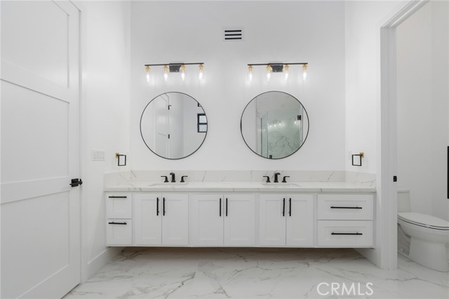 Detail Gallery Image 27 of 44 For 110 S Irena Ave #B,  Redondo Beach,  CA 90277 - 3 Beds | 4/1 Baths