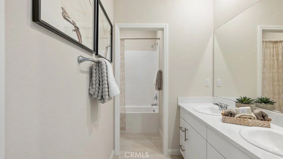 https://media.crmls.org/medias/dda5a94b-04b6-4ec3-bd68-9c95591affce.jpg?preset=X-Large