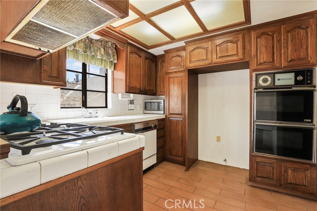 Detail Gallery Image 12 of 39 For 433 S 6th St #E,  Burbank,  CA 91501 - 3 Beds | 2/1 Baths