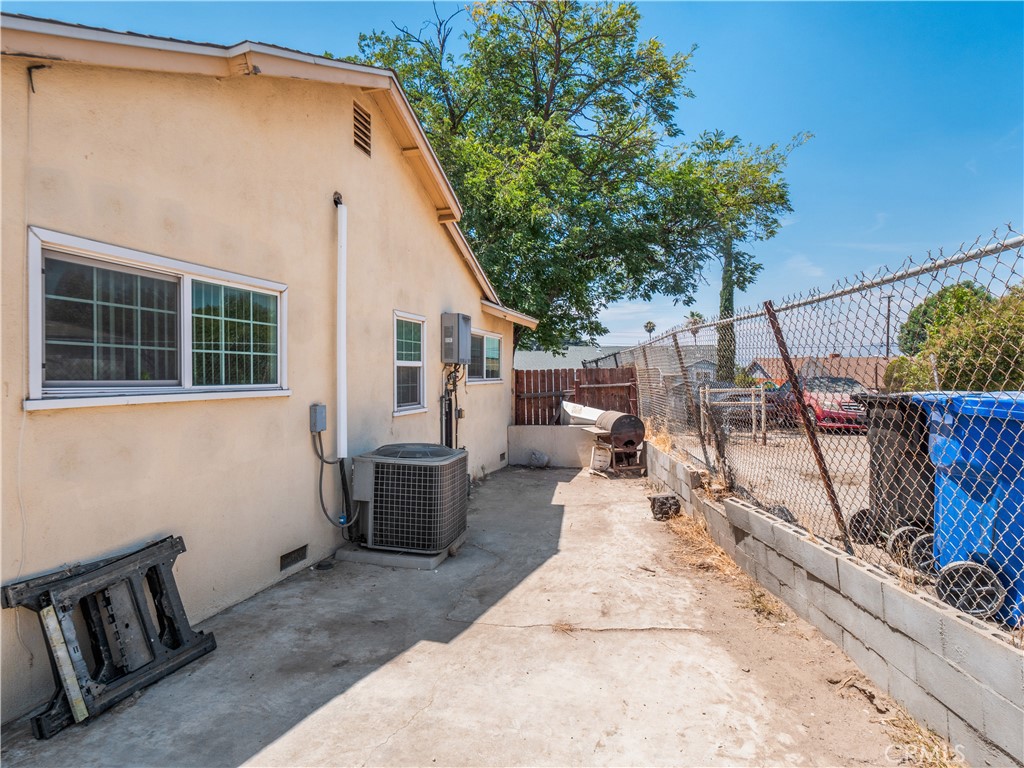https://media.crmls.org/medias/dda71edb-ab44-4ab7-8236-4186ed5fce34.jpg?preset=X-Large