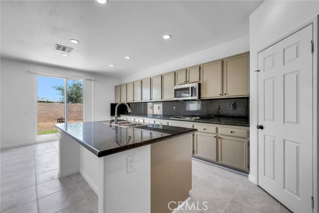 24821 Melrose Drive, Romoland CA: https://media.crmls.org/medias/dda72ab0-7a1c-4e9e-ba02-d3a3b8c1224b.jpg