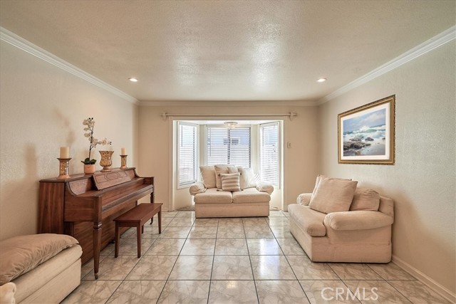 Detail Gallery Image 15 of 52 For 6372 Larchwood Dr, Huntington Beach,  CA 92647 - 4 Beds | 2 Baths