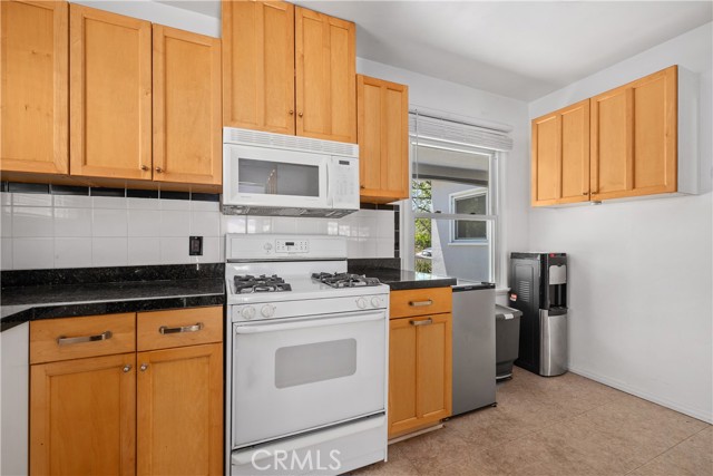 Detail Gallery Image 25 of 40 For 17937 Lull St, Reseda,  CA 91335 - 3 Beds | 1/1 Baths