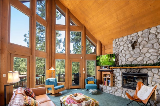 42816 Monterey Street, Big Bear Lake CA: https://media.crmls.org/medias/ddad293f-60ec-4ff6-b2f2-0516427a3433.jpg