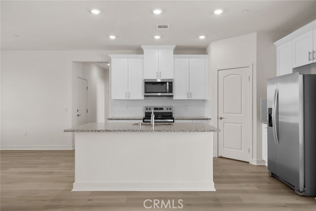 14873 Desert Lily, Apple Valley CA: https://media.crmls.org/medias/ddad2e83-2316-4cbc-8a17-a44f83df16fe.jpg
