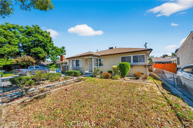 Detail Gallery Image 3 of 38 For 7046 Murietta, Van Nuys,  CA 91405 - 4 Beds | 2 Baths