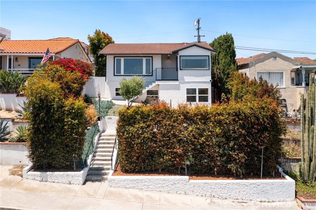 2225 S Cabrillo AVE