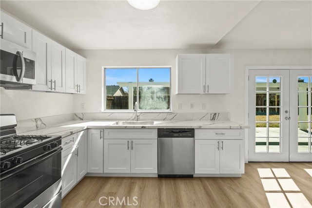 Detail Gallery Image 8 of 27 For 2130 Matthew Ave, Rosamond,  CA 93560 - 3 Beds | 2 Baths