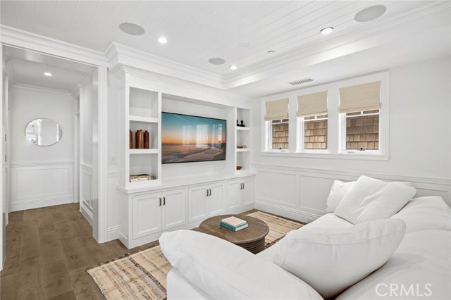 Detail Gallery Image 29 of 41 For 930 E Balboa Bld, Newport Beach,  CA 92661 - 3 Beds | 4/1 Baths