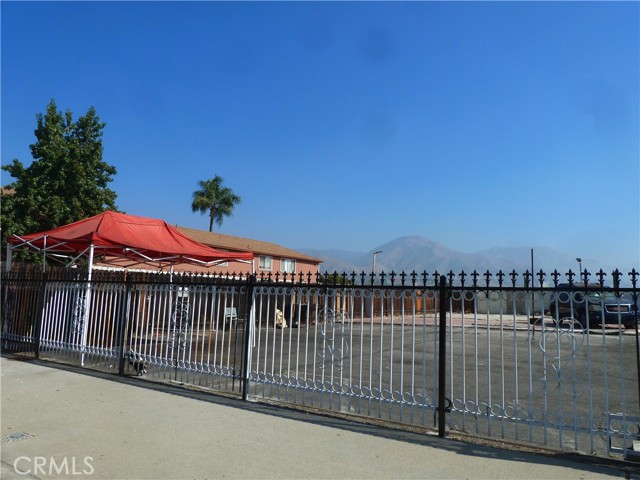 Detail Gallery Image 5 of 5 For 3119 N Golden, San Bernardino,  CA 92404 - – Beds | – Baths