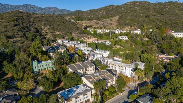 Detail Gallery Image 7 of 37 For 1881 Alpha Rd #8,  Glendale,  CA 91208 - 2 Beds | 3 Baths