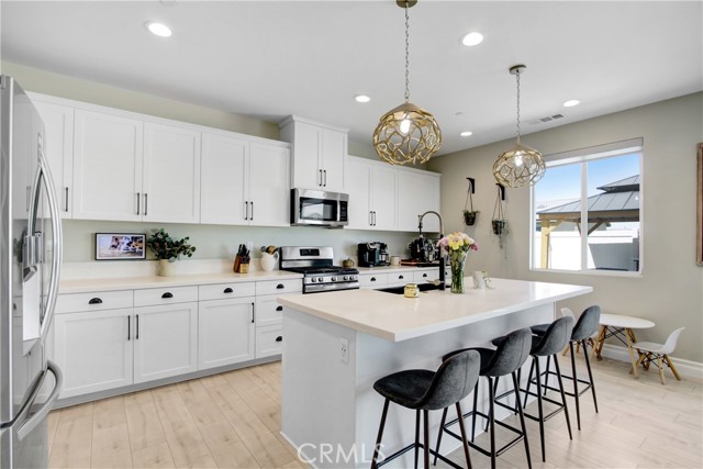 Detail Gallery Image 14 of 39 For 1212 Venice Ave, Mentone,  CA 92359 - 4 Beds | 3 Baths