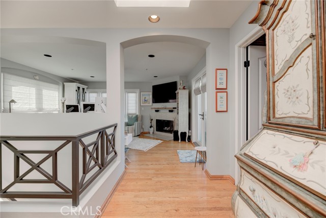 Detail Gallery Image 10 of 41 For 417 Crest Dr, Manhattan Beach,  CA 90266 - 3 Beds | 3/1 Baths