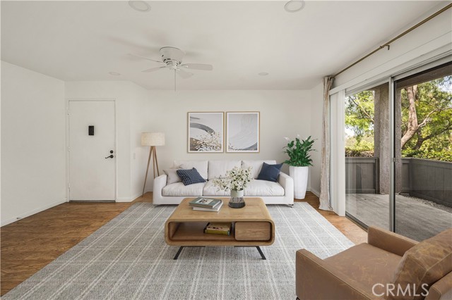 Image 2 of 37 For 21931 Rimhurst  117