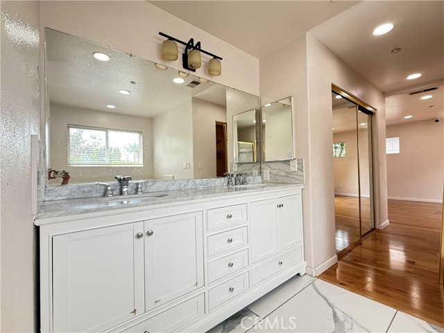 Detail Gallery Image 17 of 24 For 9030 Hayvenhurst Ave, North Hills,  CA 91343 - 4 Beds | 2/1 Baths