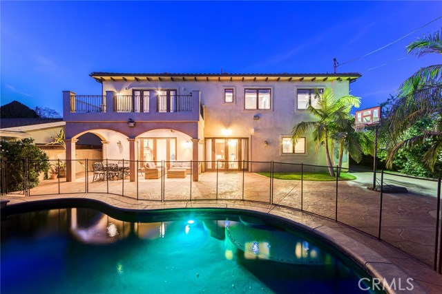 Detail Gallery Image 4 of 52 For 12530 Collins St, Valley Glen,  CA 91607 - 6 Beds | 5/1 Baths