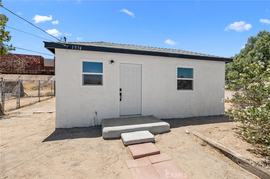 1574 Riverside