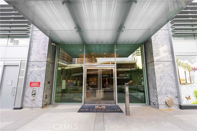 877 Francisco Street, Los Angeles CA: https://media.crmls.org/medias/ddb2a6c1-66ed-4313-849d-4f3e89cacee1.jpg