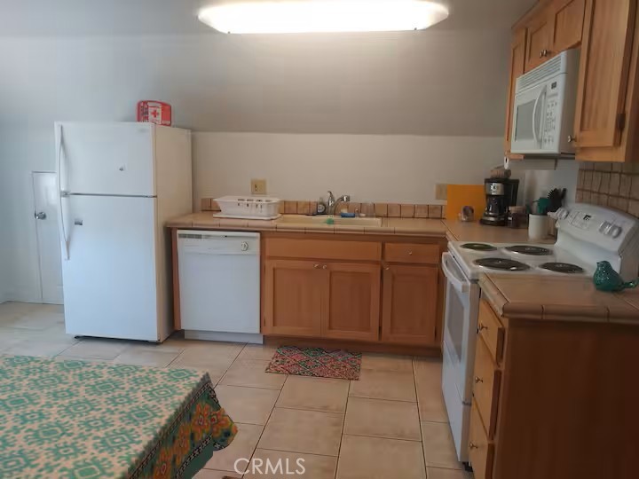 https://media.crmls.org/medias/ddb2edcf-66ca-4b0b-ac97-4c0bf2422015.jpg?preset=X-Large