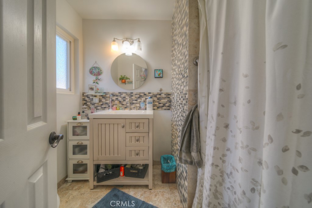 https://media.crmls.org/medias/ddb3befa-8144-4508-875f-87dbccbd8b7e.jpg?preset=X-Large