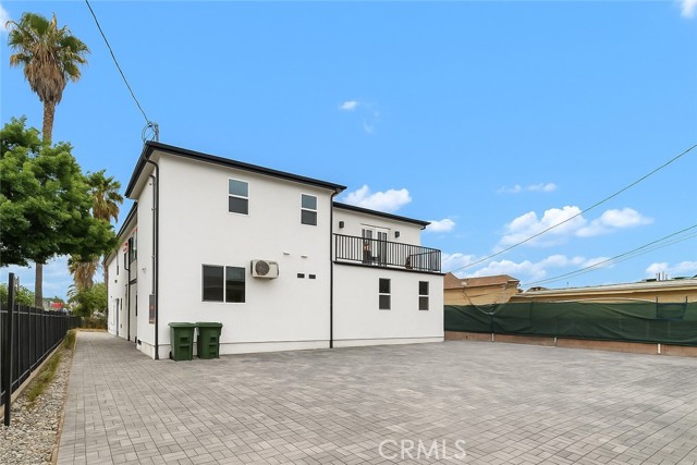 759 E 25th Street, Los Angeles CA: https://media.crmls.org/medias/ddb44859-128f-4e72-b657-3e091cf7d1dd.jpg