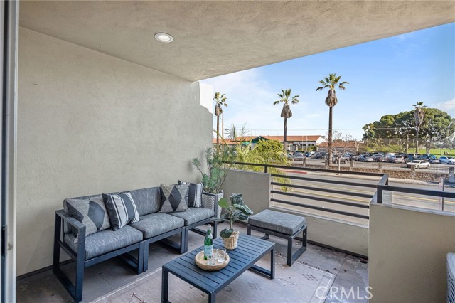 Detail Gallery Image 6 of 43 For 4001 W 165th St #C,  Lawndale,  CA 90260 - 2 Beds | 2/1 Baths