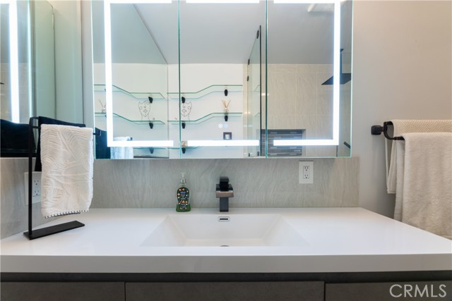 Detail Gallery Image 25 of 42 For 1404 E 1st St #5,  Long Beach,  CA 90802 - 2 Beds | 1 Baths