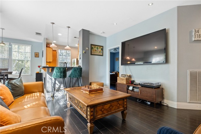 Detail Gallery Image 4 of 27 For 24120 Victoria #47,  Valencia,  CA 91355 - 2 Beds | 2 Baths