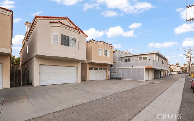 Detail Gallery Image 28 of 34 For 210 6th, Huntington Beach,  CA 92648 - 3 Beds | 2/2 Baths
