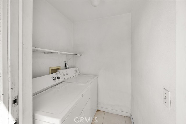 Laundry room in Backyard