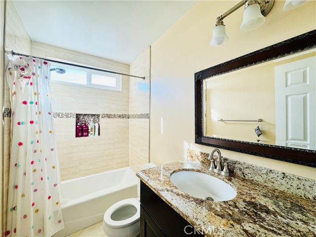 Detail Gallery Image 10 of 19 For 20392 Running Springs Ln, Huntington Beach,  CA 92646 - 4 Beds | 3 Baths