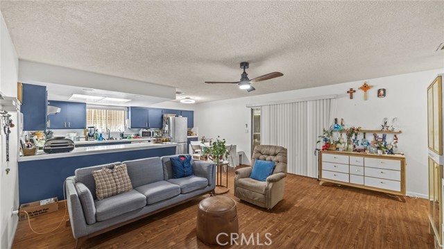 Detail Gallery Image 4 of 19 For 9130 Pinyon Ave, Fontana,  CA 92335 - 3 Beds | 2 Baths