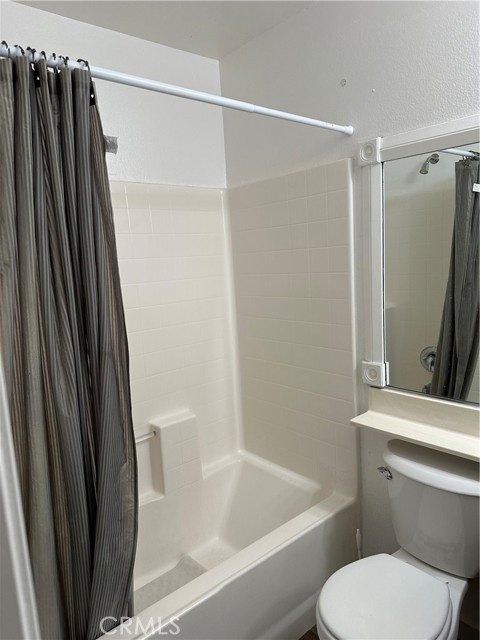 Detail Gallery Image 6 of 13 For 25844 Iris Ave #C,  Moreno Valley,  CA 92551 - 2 Beds | 2 Baths