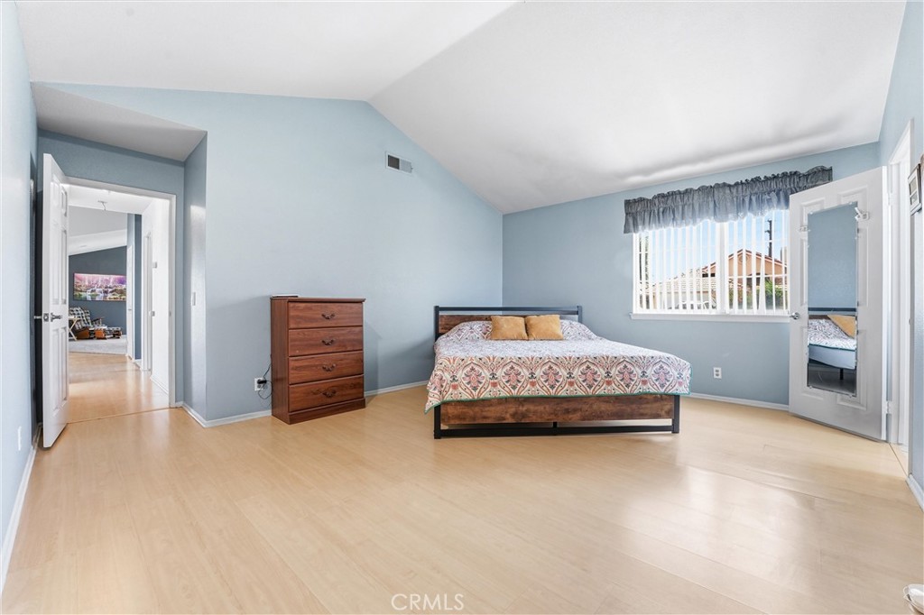 https://media.crmls.org/medias/ddb75caa-7b6e-48dd-9a7f-d223da5644ad.jpg?preset=X-Large