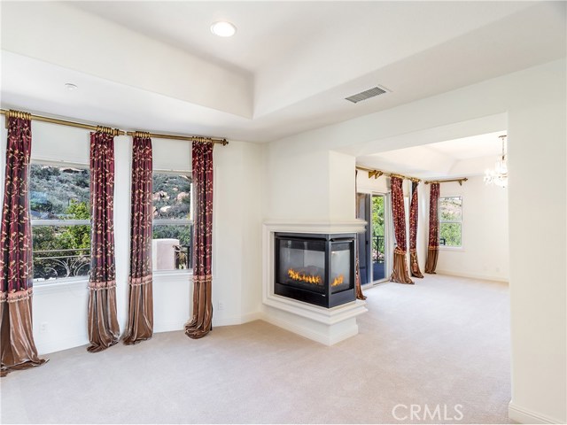 Detail Gallery Image 7 of 12 For 11725 Cochise Pl, Chatsworth,  CA 91311 - 5 Beds | 6/1 Baths