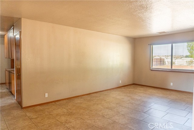 12580 Indian River Drive, Apple Valley CA: https://media.crmls.org/medias/ddb86758-827e-4f93-a9de-43c6606d3be1.jpg