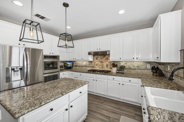 24030 Via Vizcaya, Valencia CA: https://media.crmls.org/medias/ddb881c8-3050-4d39-95b0-199c86e94267.jpg