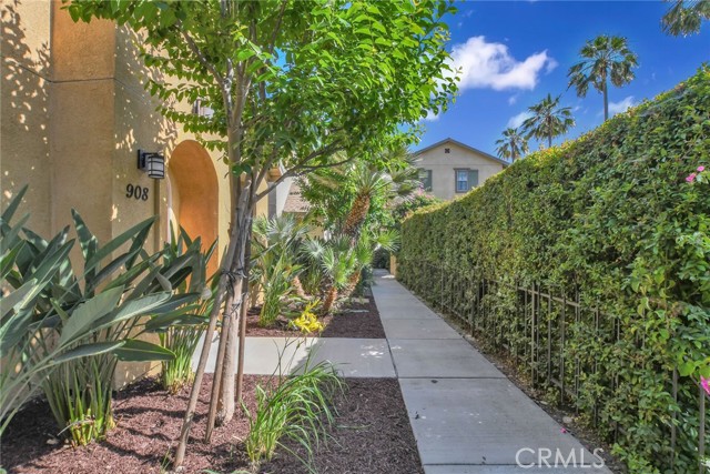 Detail Gallery Image 5 of 43 For 908 N Alameda Ave, Azusa,  CA 91702 - 3 Beds | 2/1 Baths