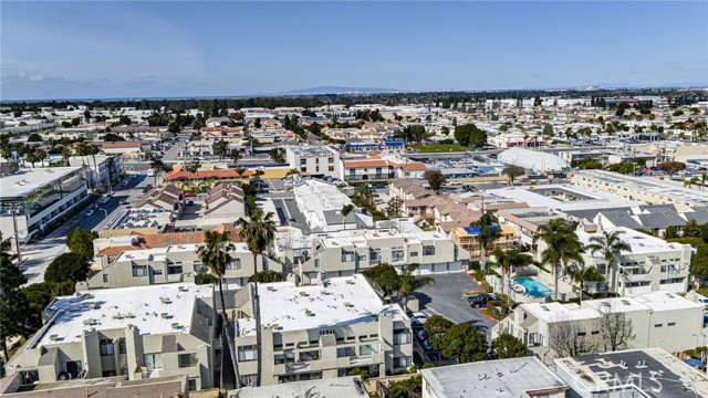 Detail Gallery Image 29 of 33 For 17722 Sergio, Huntington Beach,  CA 92647 - 2 Beds | 2 Baths