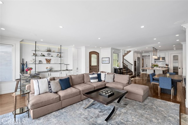 Detail Gallery Image 9 of 34 For 118 via Lido Nord, Newport Beach,  CA 92663 - 4 Beds | 3/1 Baths