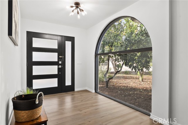 10000 Amestoy Avenue photo 4