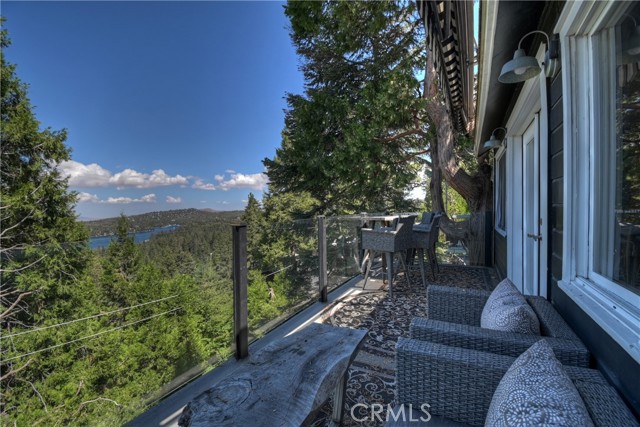 Detail Gallery Image 13 of 42 For 533 Sunderland, Lake Arrowhead,  CA 92352 - 3 Beds | 3/1 Baths
