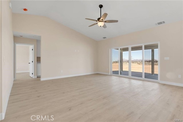 10647 Central Road, Apple Valley CA: https://media.crmls.org/medias/ddbaecd4-4971-4046-86bf-a8bcde17c1b3.jpg