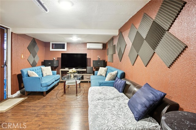Detail Gallery Image 16 of 39 For 2662 Rich St, Los Angeles,  CA 90039 - 3 Beds | 2 Baths