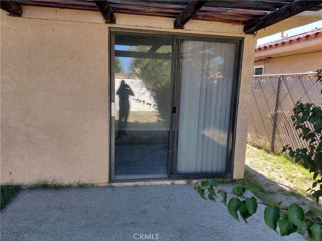 https://media.crmls.org/medias/ddbb57d8-707f-4f01-84d8-dc8d0cc95866.jpg?preset=X-Large