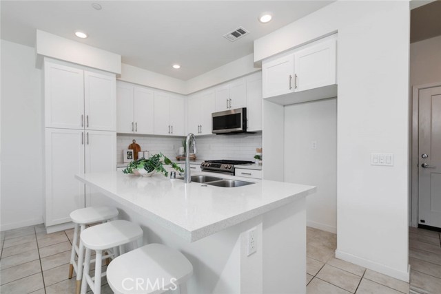 Detail Gallery Image 11 of 33 For 3641 S Allston Paseo #11,  Ontario,  CA 91761 - 3 Beds | 2/1 Baths