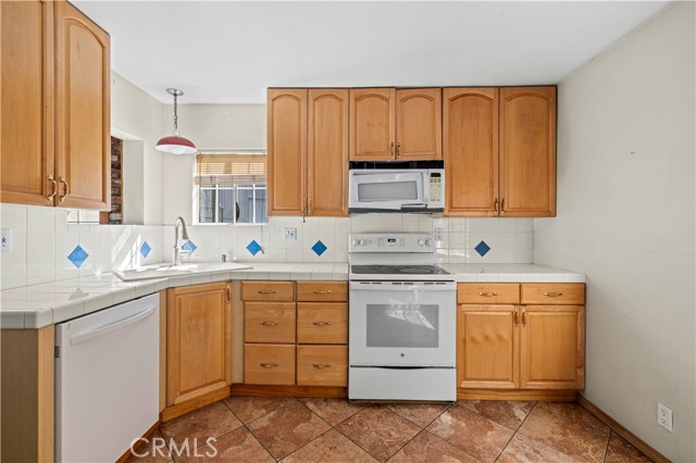 Detail Gallery Image 9 of 22 For 32651 Teller Ave, Agua Dulce,  CA 91390 - 2 Beds | 1 Baths