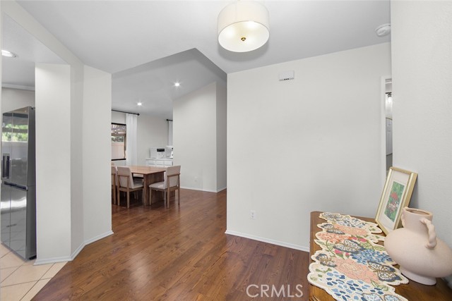 Detail Gallery Image 4 of 18 For 26323 Rainbow Glen, Newhall,  CA 91321 - 2 Beds | 2 Baths