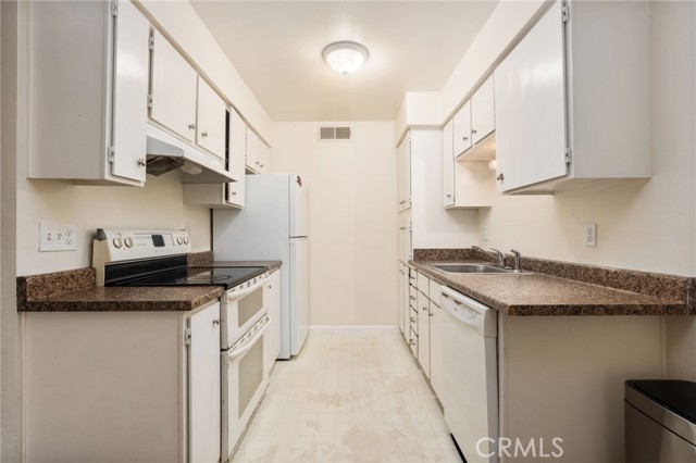 Detail Gallery Image 12 of 21 For 1550 W Ashlan #125,  Fresno,  CA 93705 - 1 Beds | 1 Baths