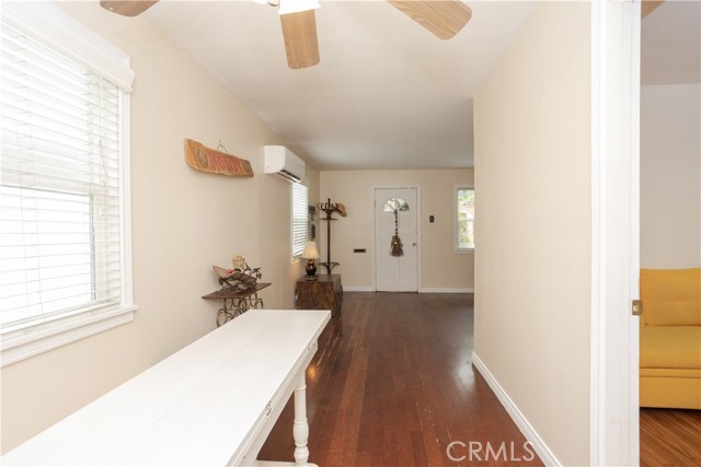 1012 Temple Ave, Long Beach CA: https://media.crmls.org/medias/ddbf7bae-a360-4b75-bae5-e412d207b011.jpg